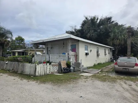 Triplex with Mixed Unit Layout