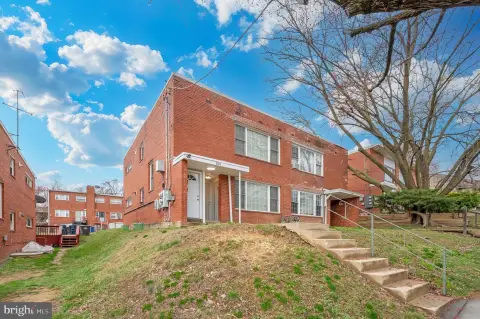 Brookland Triplex with Solar Panels