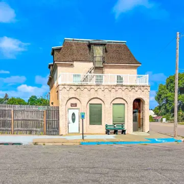 Historic Hotel with Restaurant and Bar