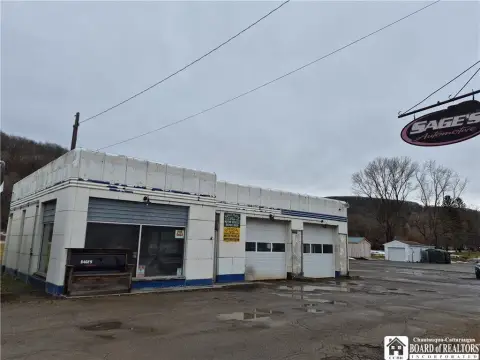 Freestanding Auto Repair Shop
