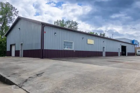 Highway-Front Industrial Building