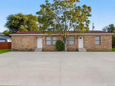 Renovated Duplex with Central Air