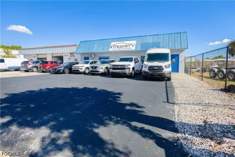 Flex Space with Climate-Controlled Shop
