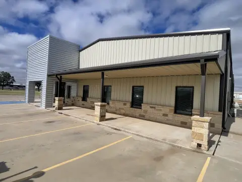 Office Warehouse with Hwy 87 Frontage