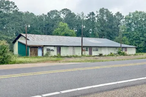 Commercial Building Near Toledo Bend