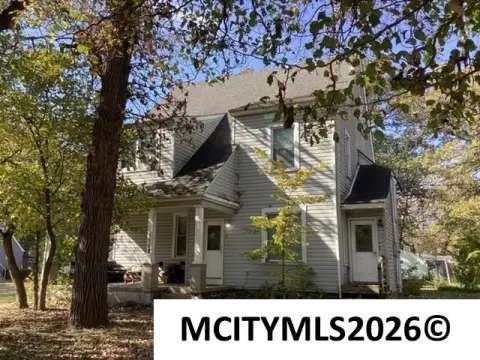 6-Unit Apartment Building