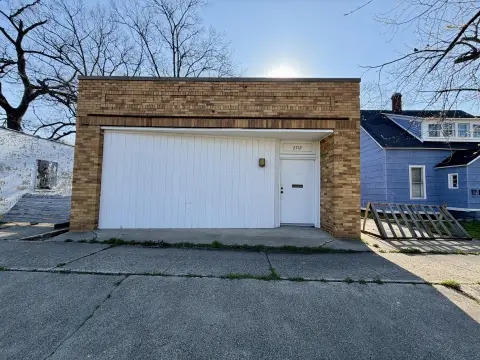 Versatile Commercial Space in Muskegon