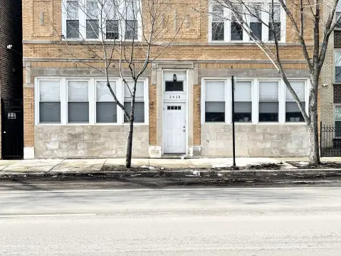 Updated Four-Unit Building in Chicago