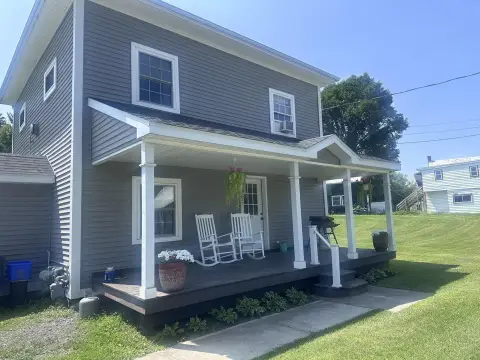 Remodeled Duplex With In-Unit Laundry