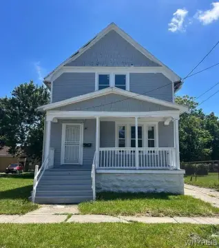 Residential Income Triplex with 3-Bed Units
