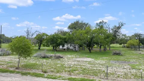 Acre in Floresville with Utilities