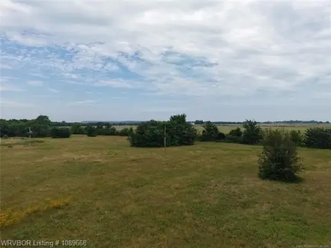 Fenced Pasture Farmstead Acreage