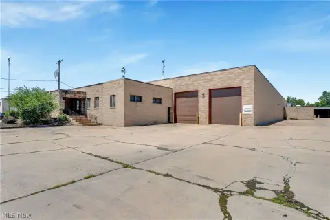 Manufacturing Facility with Crane Systems