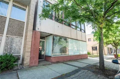 Mixed-Use Building with Upper Level