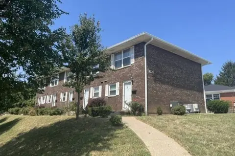 Townhouse-Style Apartment Building