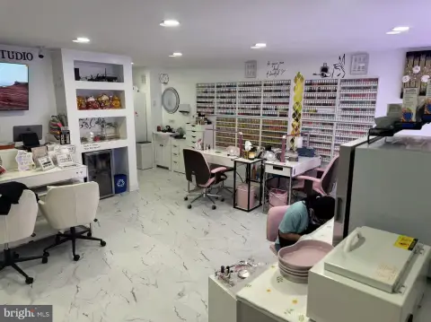 Pennsport Mall Commercial Space