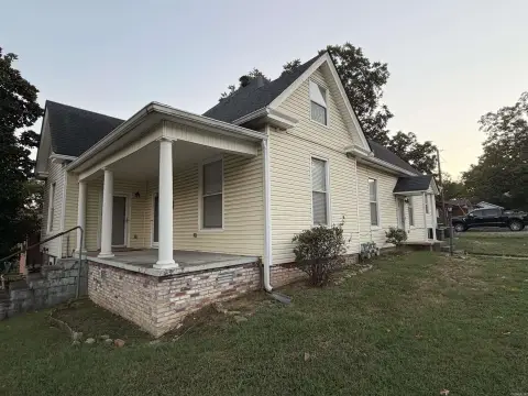 Renovated Triplex Near UAMS
