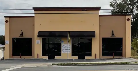 Open Retail Space with Dual Entries