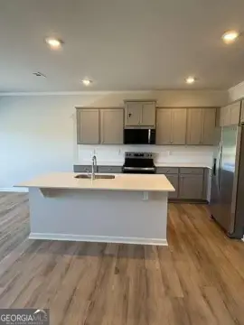 3-Bed Townhome in Hughes Court