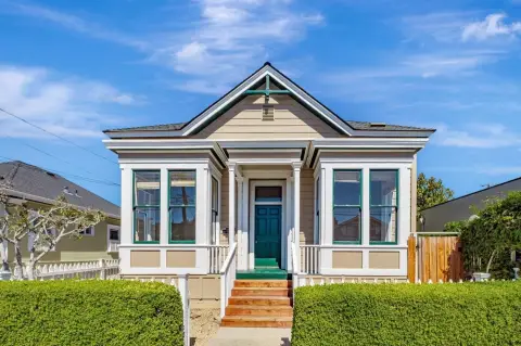 Historic Victorian Gem in Downtown