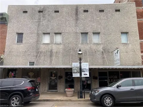Charming Commercial Space in Van Buren