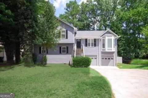 Multifamily Income Property with Six Rooms