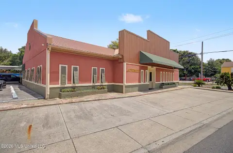 Turnkey Dental Office with Residence