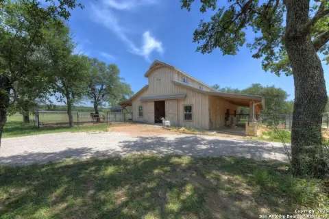 Equestrian Property with Timber Barn