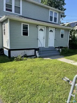 Well-Maintained Duplex in East Hartford