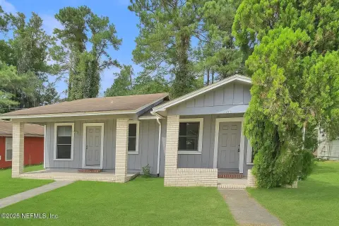 Jacksonville Duplex with Income Potential
