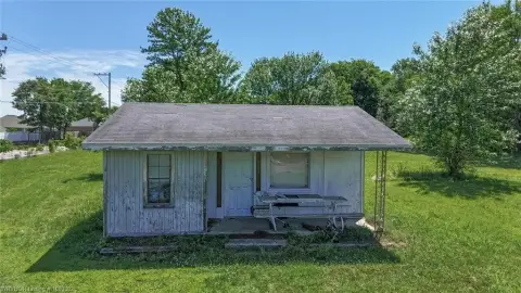 Versatile Corner Lot in Lavaca