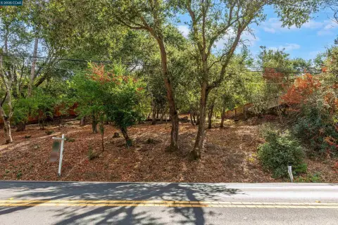 Orinda Land in Glorietta Neighborhood