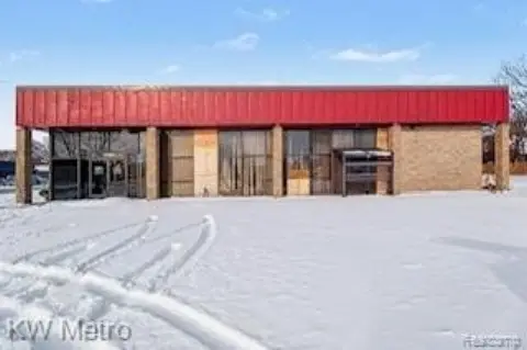 Detroit Commercial Building with Parking