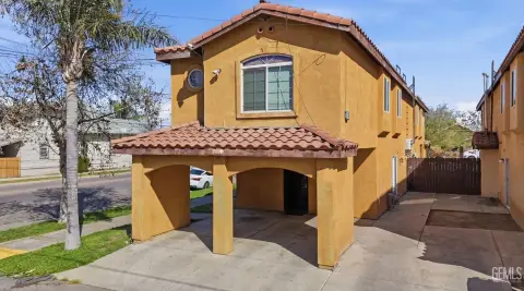 Spacious Bakersfield Duplex For Sale