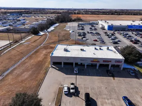 Bonham Retail/Office Space Available