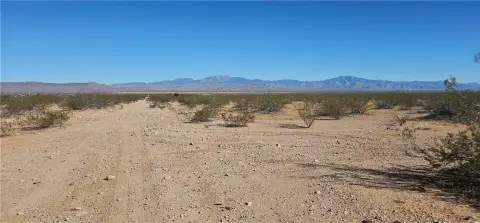 Expansive Land in Golden Valley, AZ