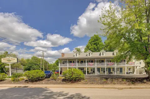 14-Room Hotel on Corner Lot