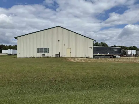 Waupaca Commercial Building on Large Lot