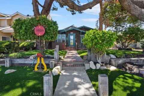 Bungalow Duplex with 3-Car Garage