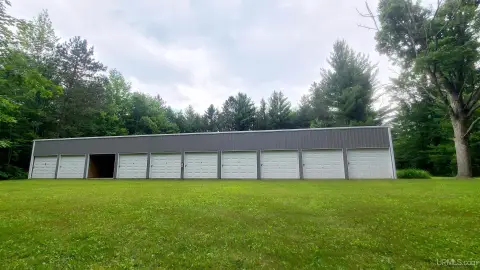 Athelstane Storage Units on Acreage