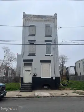 Philadelphia Duplex with Investment Potential