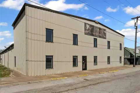 Versatile Mixed-Use Commercial Building