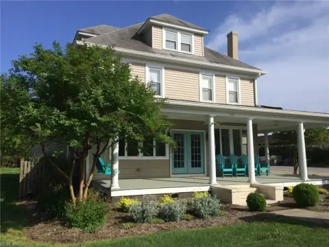 Renovated Victorian in White Stone