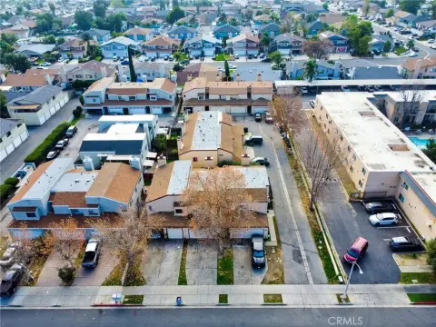10-Unit Apartment Building