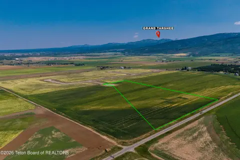 Agricultural Land with Mountain Views