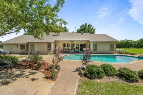 20 Acre Ranch with Amenities