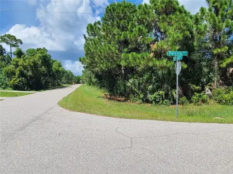 Land in Gulf Cove