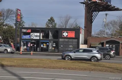 Royal Oak Commercial Property on Woodward