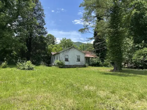 Unrestricted Land with Creek Border