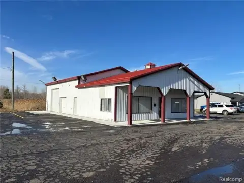 Lapeer Commercial Building For Lease